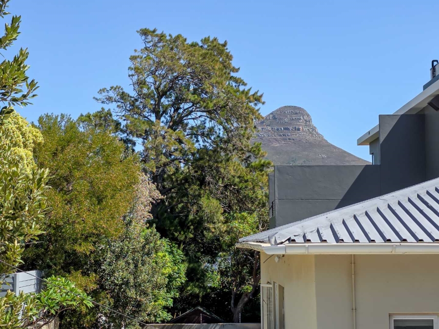 1 Bedroom Property for Sale in Vredehoek Western Cape